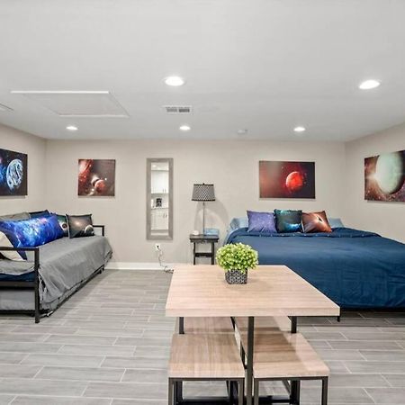 Cosmic Studio At North Downtown Villa Houston Exteriör bild
