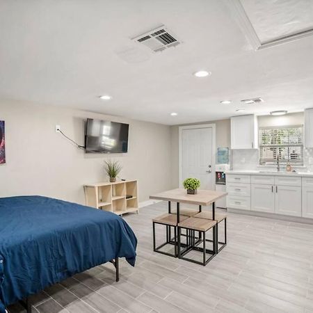 Cosmic Studio At North Downtown Villa Houston Exteriör bild
