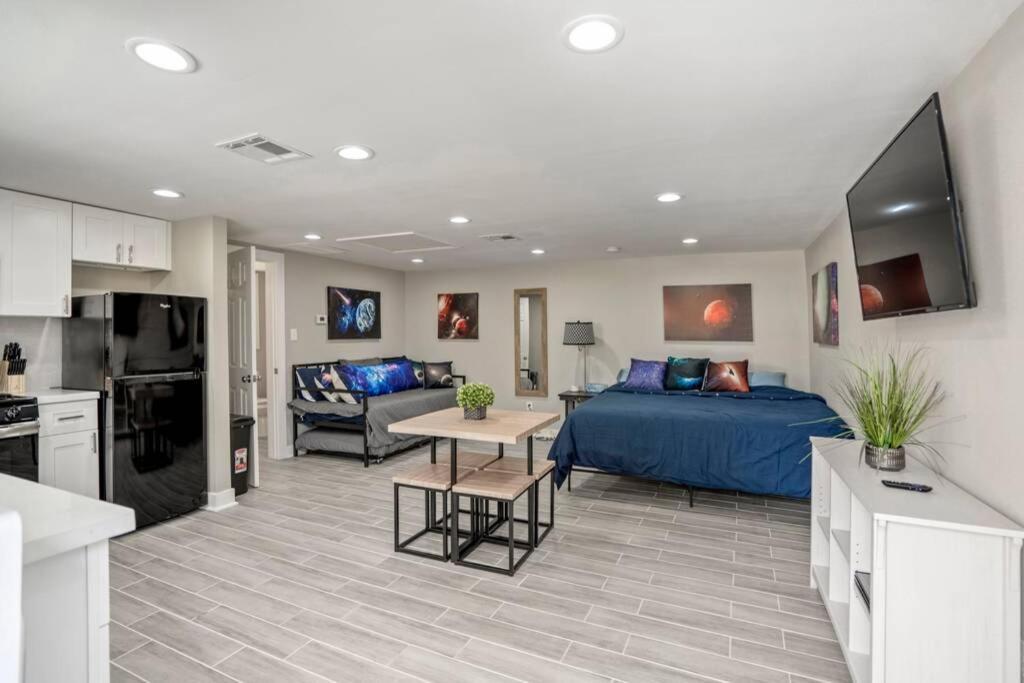 Cosmic Studio At North Downtown Villa Houston Exteriör bild