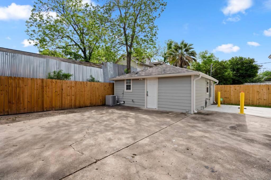Cosmic Studio At North Downtown Villa Houston Exteriör bild